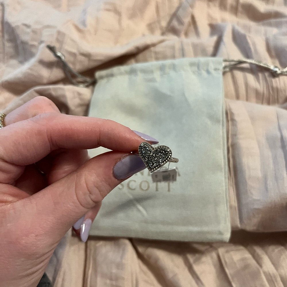 Kendra Scott Ari Heart Silver Band Ring in Platinum Drusy